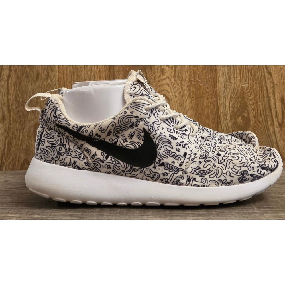 Nike Roshe‎ One Athletic Shoes Sneakers Womens Size 8 Black White Doodle Print